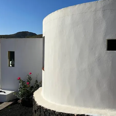 Centro Ave Fenix Semesterbostad Femés