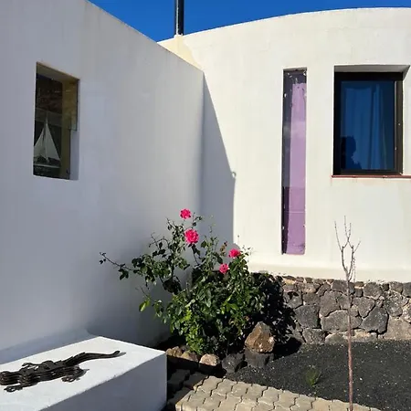 Centro Ave Fenix Semesterbostad Femés